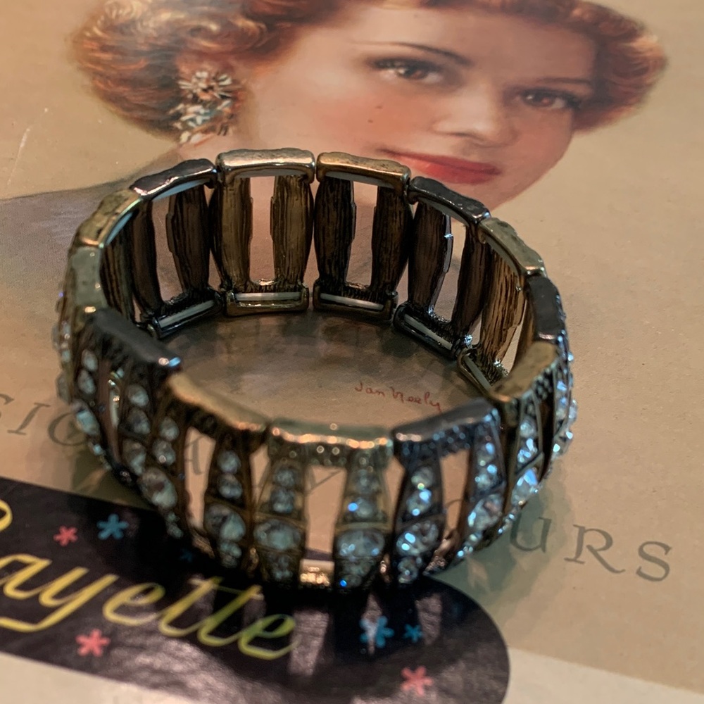 Vintage stretch bracelet